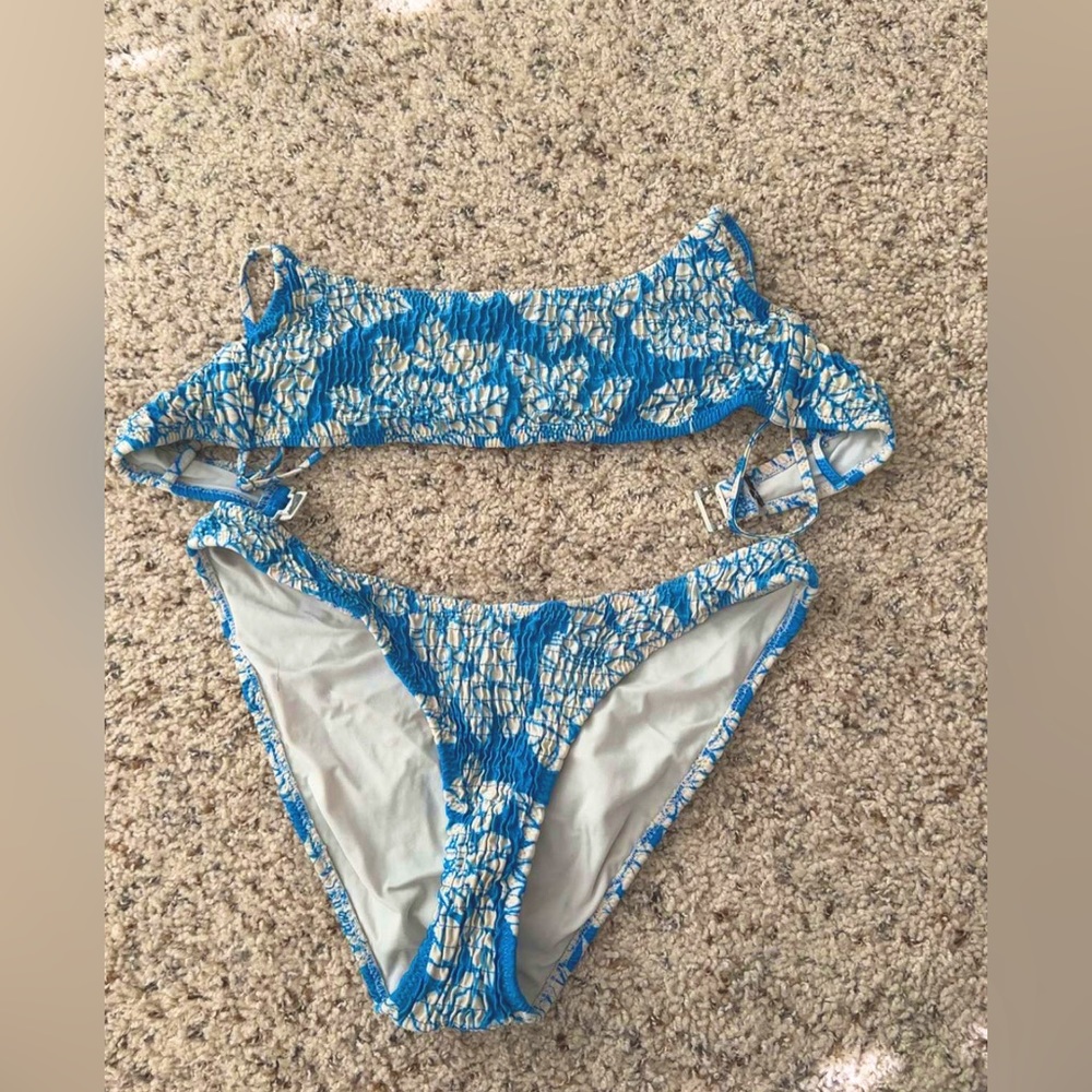 triangl blue bathing suit size XSMALL top and SMALL bottoms